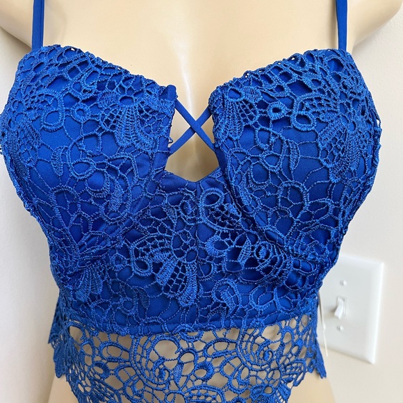 Nikibiki blue lace bustier crop top - Picture 2 of 4